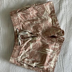 Vuori Ripstop Shorts XS Pink Leaf Print